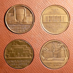 Coffret de l'Exposition internationale "Arts et Techniques", Paris 1937. Revers
