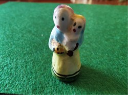 Maman et son bébé en porcelaine
