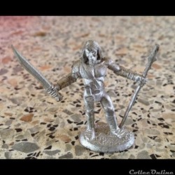 GUERRIER avec lance et épée . Ral Partha (1994)