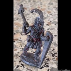GUERRIER avec hache d'arme et bouclier.