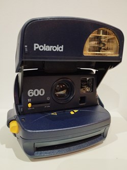 600