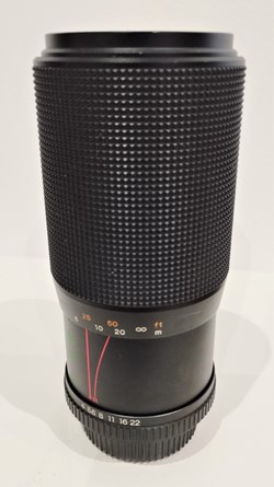 YASHICA ML Zoom (f4 - 80-200mm)