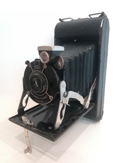KODAK Brownie pliant six-20