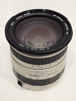 SIGMA zoom (f3.8-5.6 - 28-200mm UC aspherical)