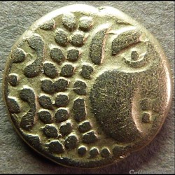 Série 815 DT 3042 quart de statère du type de Beaune au triskèle