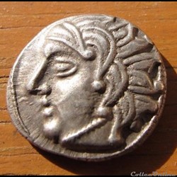 Série 1040 DT 3362 Drachme au loup et au triskele