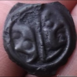 Série 968 DT 3262 var Potin OYINDIA ( dégénéré ) à la tête janiforme ou " tête bêche "