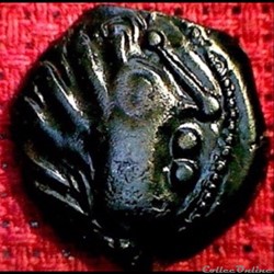 Série 556 DT 2638 Bronze anépigraphe à l'oiseau et au vase