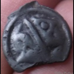 Série 968 DT 3262 var Potin OYINDIA ( dégénéré ) à la tête janiforme ou " tête bêche "
