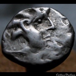 Série 878 DT 3182 Quinaire à la lyre et au S