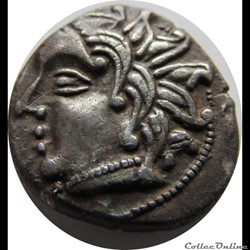 Série 1040 DT 3362 Drachme au loup et au triskele