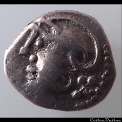 Denier à la tête casquée