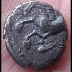Série 1181 DT 3551 Drachme à l'oiseau sous le cheval
