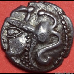 DT série 377 minimi à la tête de Pallas / aux deux carnyx
