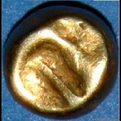 Série 493 DT 2542 quart de statère globulaire au trait