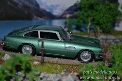 Aston Martin DB4