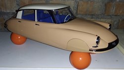 Citroen DS 19 sur ballons Norev 967/1000