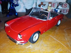 1964 275 GTS Spyder rouge KKScale