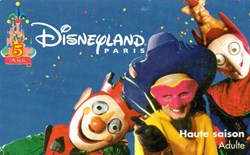 1997 CARNAVAL DISNEYLAND PARIS PASSEPORT 5EME  ANNIVERSAIRE VALIDE LE XXXXXX PARTENAIRE 25+