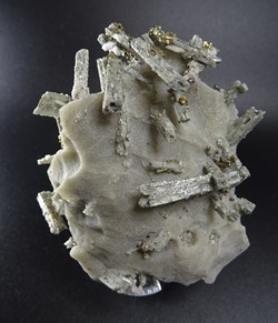 Scapolite sur Gypse (ou "Dipyre")