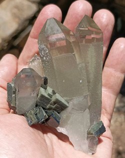 Quartz, ferberite, fluorite