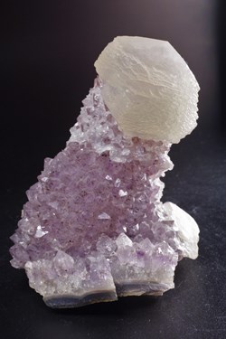 Calcite sur Amethyste