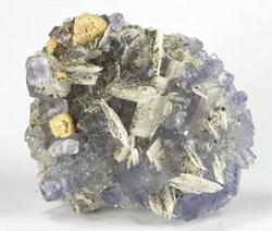 Fluorite (tétrahexaédre), Baryte, Dolomite et Marcassite