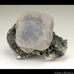 Fluorite sur Arsénopyrite et Muscovite
