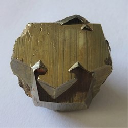 Pyrite "croix de fer"