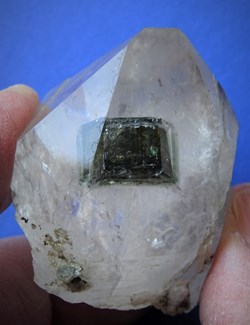Apatite (inclusion dans Quartz)