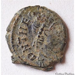 Théodose II (402-450 A.D) Nummus "à la Croix". Nicomedie