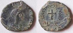 Théodose II (402-450 A.D) Nummus "à la Croix". Atelier Syzique ?