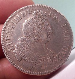 Demi écu aux insignes Louis XIV 1701 A Paris