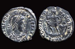 RCV 20477, Theodosius I, 379-95 AD. AE Maiorina, Heraclea 387 AD