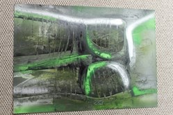 Jeans bei grünem Neonlicht