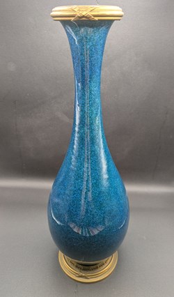 Céramique Sèvres - Vase à colliers de bronze