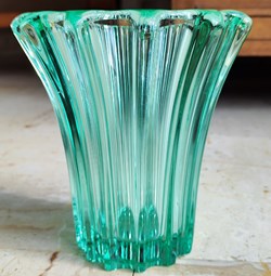 Verre - Vase Pierre d'Avesn en verre vert teinté dans la masse