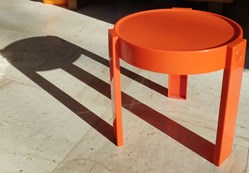 Meuble d'appoint - Table plastique rouge Giotto Stoppino éditeur Kastilia