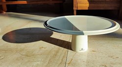 Porcelaine - Plat de présentation Royal Boch sur pied à décor crème et gris