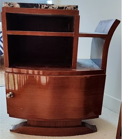 Meuble d'appoint - Table de chevet art déco profilés incurvés, plateau en marbre