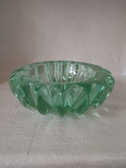 Verre - Cendrier Pierre d'Avesn teinté vert dans la masse