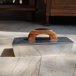 Métal fonte d'aluminium - Boîte a bijoux ou plumiers avec hanse en bois précieux