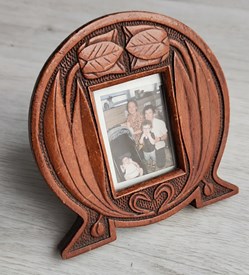 Bois - Cadre art nouveau rond à décor de capucines fermées