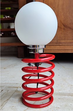 Métal - Lampe Ingo Maurer ressort rouge
