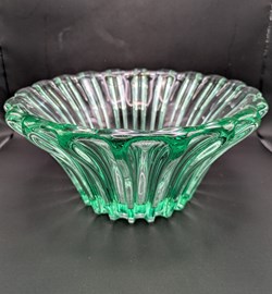 Verre - Coupe Pierre d'Avesn en verre vert teinté dans la masse