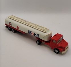 Majorette 300 - Scania semi citerne Mobil
