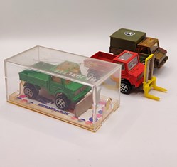 Majorette 200 - Mercedes Unimog chasse neige + militaire + élévateur MIB