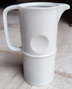 Porcelaine blanche - Théière Edelstein blanche design 70s sans couvercle à strilles