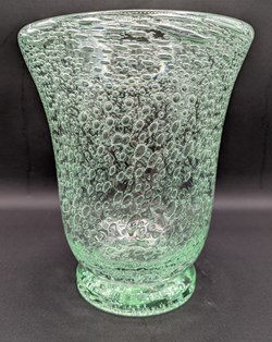 Verre - Vase Daum bullé en verre vert teinté dans la masse