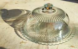 Verre - Cloche à fromage sur plat